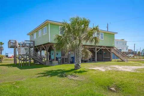 510 Oyster St, Surfside Beach, TX 77541
