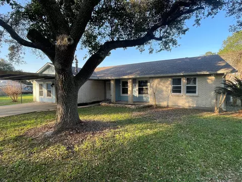 3082 County Road 536, Alvin, TX 77511