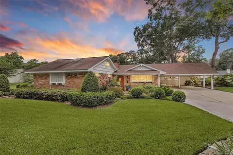 3 Fairway Dr, Conroe, TX 77304