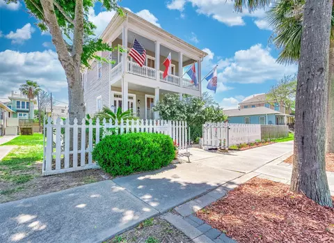 1815 Ursuline St, Galveston, TX 77550