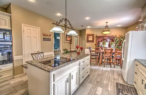 Kitchen - 52 Cherry Hill Dr, Conroe, TX 77304 photo 2 of 4