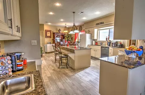 Kitchen - 52 Cherry Hill Dr, Conroe, TX 77304 photo 1 of 4
