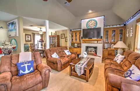 Living - 52 Cherry Hill Dr, Conroe, TX 77304 photo 3 of 5