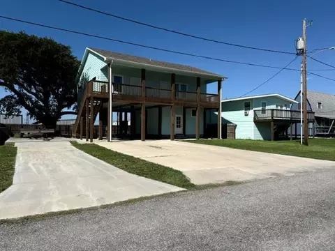 146 Port Ave, Rockport, TX 78382