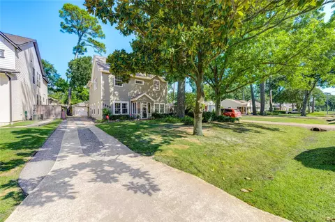 1550 Sue Barnett Dr, Houston, TX 77018