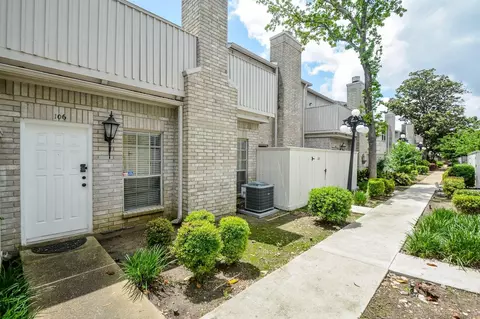 3800 Tanglewilde St #106, Houston, TX 77063