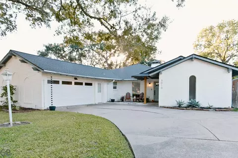 3010 Broadmoor Dr, Sugar Land, TX 77478