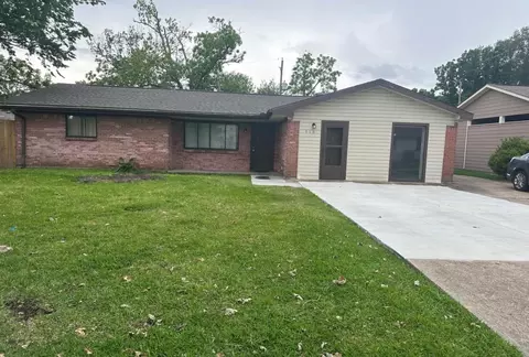 930 S Utah St, La Porte, TX 77571