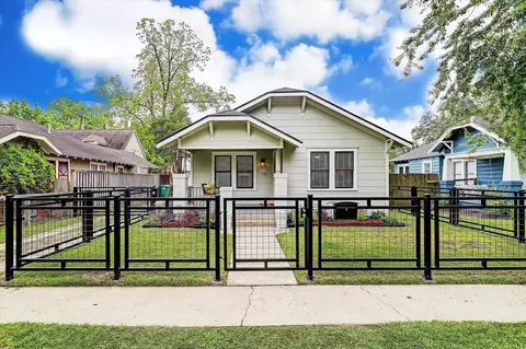 1136 Dunbar St, Houston, TX 77009