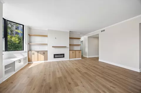 651 Bering Dr #402, Houston, TX 77057