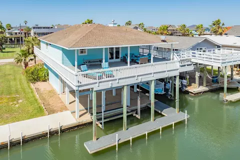 247 Schooner Dr, Freeport, TX 77541