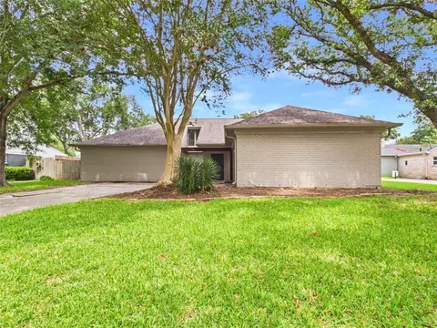 1010 Baronridge Dr, Seabrook, TX 77586