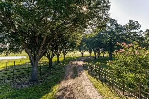 20755 Holle Ln, Washington, TX 77880