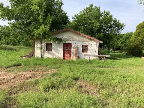205 S Prairie Ave, Petrolia, TX 76377