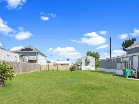 143 Egret Canal S, Baytown, TX 77523