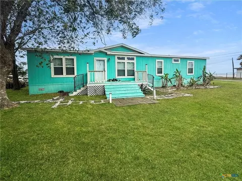 112 N Vivian Stevens St, Port Lavaca, TX 77979