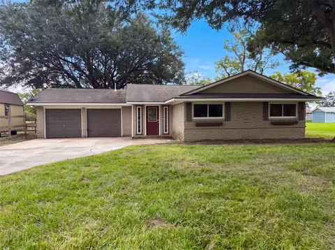 4623 Cherry St, Santa Fe, TX 77517