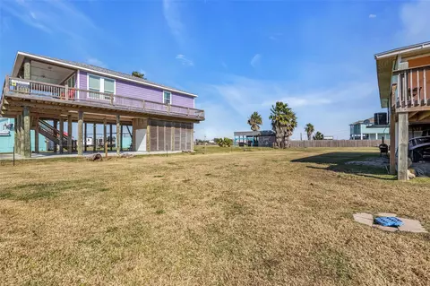 1048 N Crystal Beach Rd, Port Bolivar, TX 77650