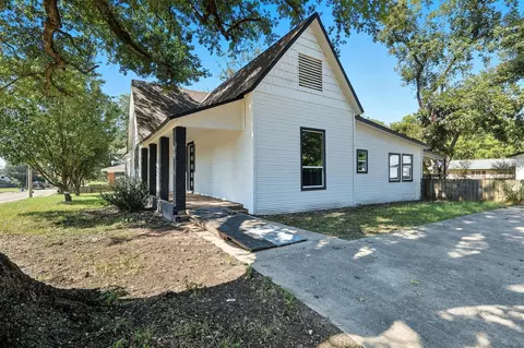 605 N Main St, Winnsboro, TX 75494