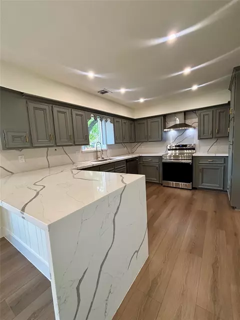 15202 La Paloma Dr, Houston, TX 77083