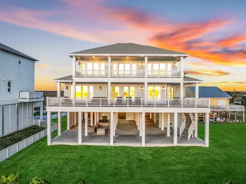 2910 11 Mile Rd, Galveston, TX 77554