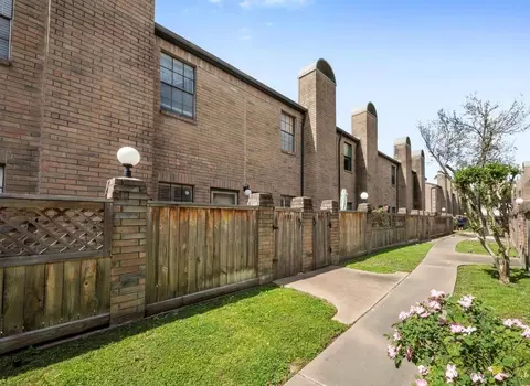 9850 Pagewood Ln #405, Houston, TX 77042