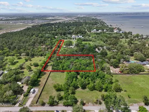 325 Bay Ave S, Kemah, TX 77565