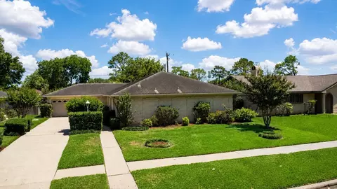 9106 Willow Meadow Dr, Houston, TX 77031