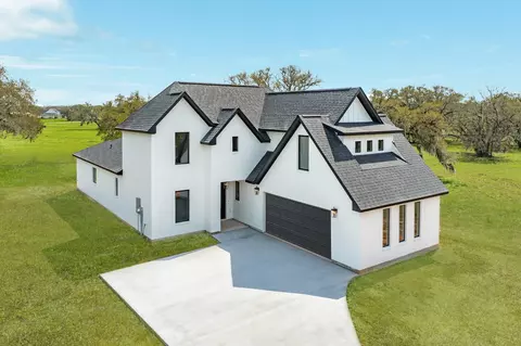 1737 Flintlock Ct, Angleton, TX 77515