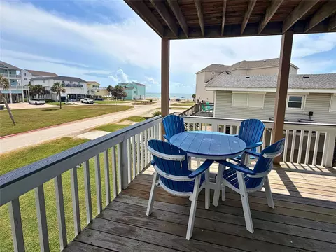 4203 Campeche Ct, Galveston, TX 77554