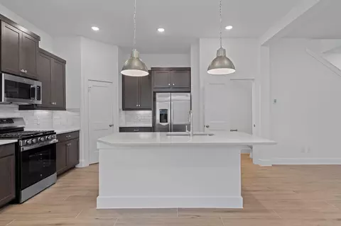 Kitchen - 528 Red Cascade Trl, Willis, TX 77318 photo 3 of 4