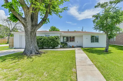 332 N 7th St, La Porte, TX 77571