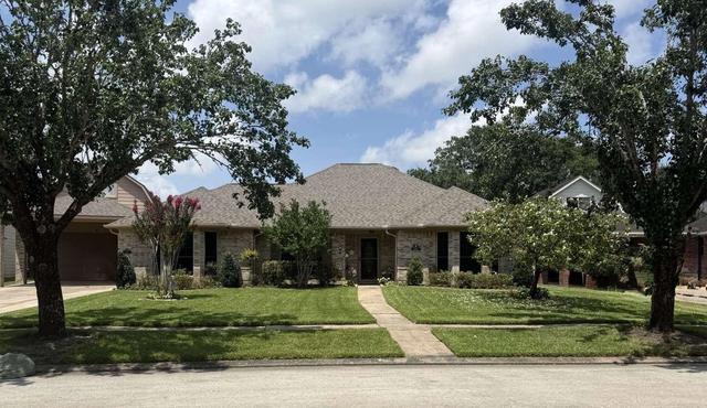 222 Willowood Dr, League City, TX 77573