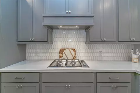 Kitchen - 546 Cedar Harbor Ct, Conroe, TX 77304 photo 6 of 9