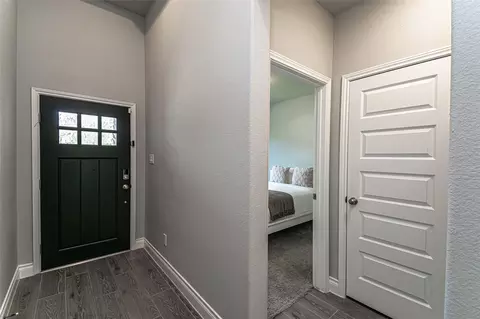 Entry Way - 546 Cedar Harbor Ct, Conroe, TX 77304 photo 2 of 6