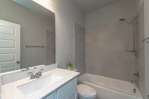 Bath - 546 Cedar Harbor Ct, Conroe, TX 77304 photo 8 of 8