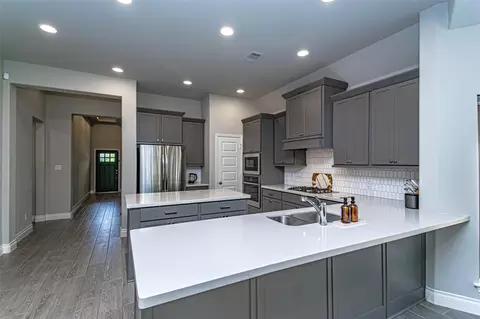 Kitchen - 546 Cedar Harbor Ct, Conroe, TX 77304 photo 9 of 9