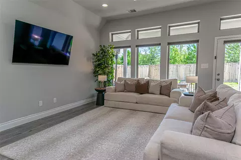 Living - 546 Cedar Harbor Ct, Conroe, TX 77304 photo 1 of 4