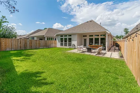 Exterior - 546 Cedar Harbor Ct, Conroe, TX 77304 photo 7 of 7
