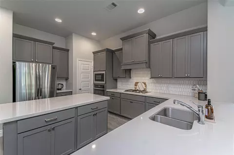 Kitchen - 546 Cedar Harbor Ct, Conroe, TX 77304 photo 3 of 9