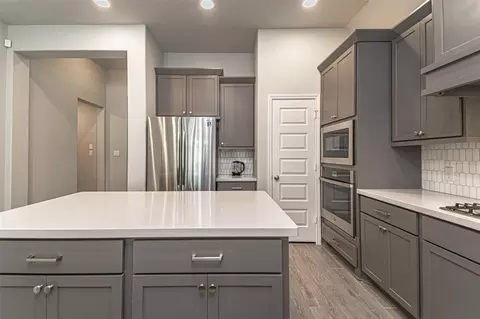 Kitchen - 546 Cedar Harbor Ct, Conroe, TX 77304 photo 4 of 9