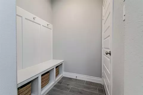 Entry Way - 546 Cedar Harbor Ct, Conroe, TX 77304 photo 4 of 6