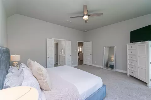Bedroom - 546 Cedar Harbor Ct, Conroe, TX 77304 photo 3 of 6