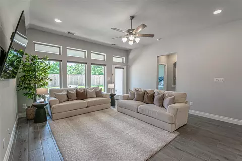 Living - 546 Cedar Harbor Ct, Conroe, TX 77304 photo 2 of 4