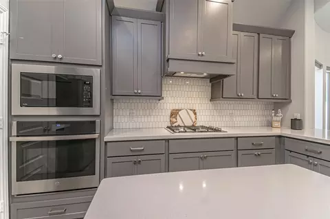 Kitchen - 546 Cedar Harbor Ct, Conroe, TX 77304 photo 5 of 9