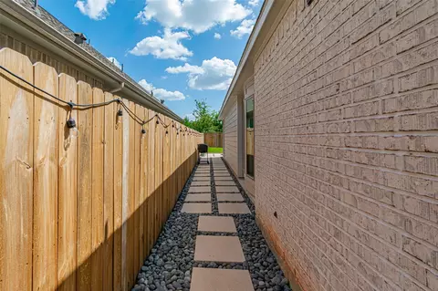 Entry Way - 546 Cedar Harbor Ct, Conroe, TX 77304 photo 6 of 6