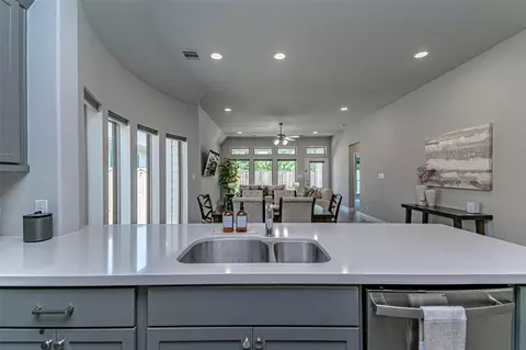 Kitchen - 546 Cedar Harbor Ct, Conroe, TX 77304 photo 8 of 9