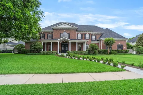 8214 Forest Gate Dr, Sugar Land, TX 77479
