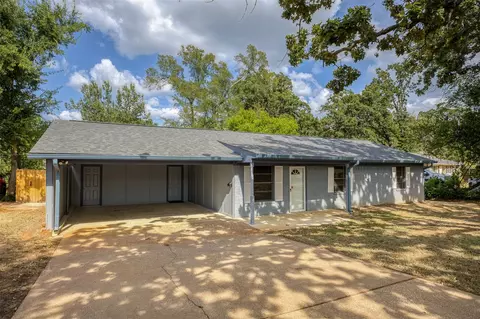 130 Hillcrest Dr, Palestine, TX 75801