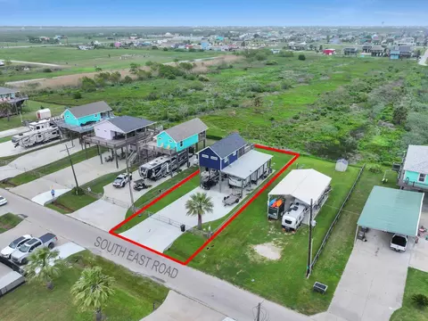 888 S East Rd, Crystal Beach, TX 77650